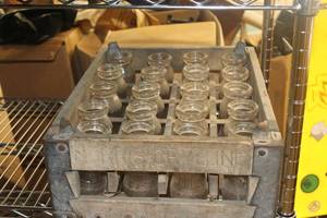 lot 137 image: Vintage Case of (20) Birleys Soda Bottles w Wooden Crate
