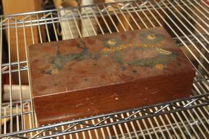 lot 163 image: Vintage Wooden Box with Seashells