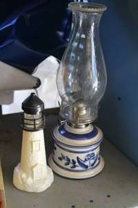 lot 250 image: 7 Lighthouse Table Dcor, 15 Table Lamp
