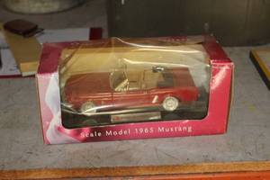 lot 302 image: Scale Model 1965 Mustang (in box)