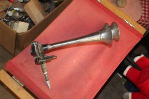 lot 298 image: Chrome Air Horn