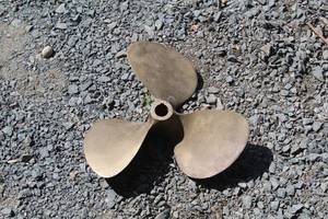 lot 330 image: 10 Boat Propeller
