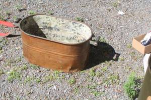 lot 325 image: Vintage Brass Tub