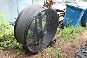 lot 15 image: Lakewood 42 Industrial Drum Fan