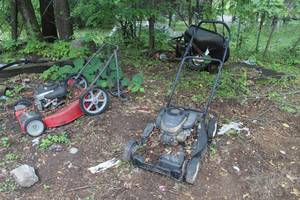 lot 8 image: Lot of (4) Gas Push Lawn Mowers (for parts only)