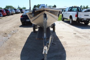 lot 7 image: 2000 Northwood Fisherman