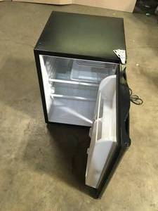 Magic Chef 2.6 cu. ft. Mini Fridge in Black, ENERGY STAR, Open Box - Review all pictures