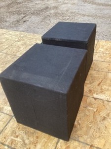 2 Speaker stands