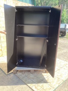Metal cabinet with 4 adjustable shelves