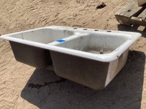 Cast iron porcelain farm sink