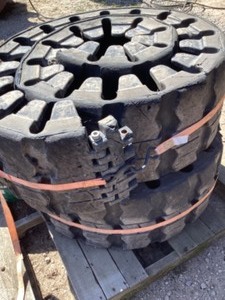 Bobcat tracks w hardware and install kit