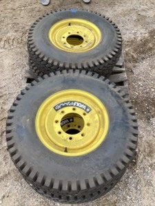 Wolfpaw snow tires - 4 - new
