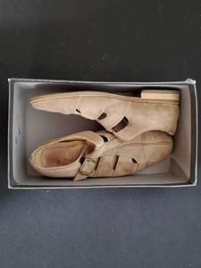 lot 214 image: DKNY