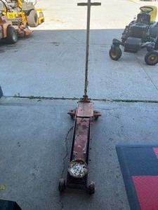 floor jack dont jack up could just be fluid&nbsp
