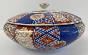lot 11 image: Ornate Oriental Themed Rice Bowl With Lid (No Cracks Or Chips)