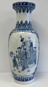 lot 17 image: Vintage 25 Tall Blue And White Oriental Themed Vase (No Cracks Or Chips)