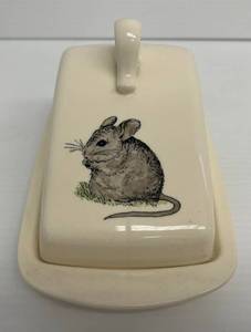 lot 24 image: Vintage Cheese Plate With Mouse Dcor 8 38 x 5 x 5 (No Cracks Or Chips)