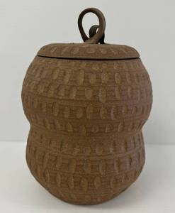 lot 50 image: Very Ornate Clay Pot With Lid (Small Crack On Bottom. Doesnt Go All The Way Through) 9 12 x 6 12