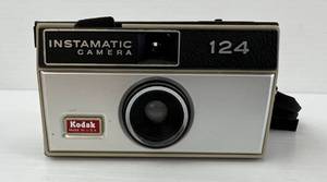 lot 96 image: Kodak Instamatic Camera 124