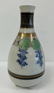 lot 106 image: Vintage Japanese Porcelain Oriental Themed Sake Bottle With Cup 5 34  x 3 (No Cracks Or Chips)