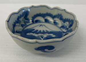 lot 112 image: Vintage Japanese Porcelain Oriental Themed Bowl 3 34 x 1 34 (No Cracks Or Chips)