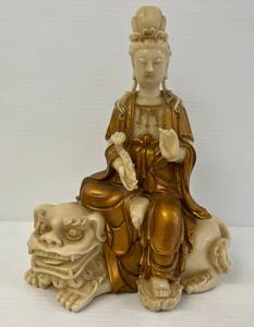 lot 127 image: Vintage 9 12 Mann Resin Budda On Foo Dog (No Cracks Or Chips)