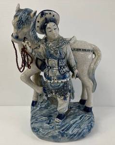 lot 128 image: Vintage Bombay Oriental Blue & White Statue Of A Oriental Girl With Horse (Broken Fingers) 13
