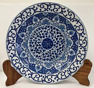 lot 136 image: Large Bombay Blue And White Floral Design Porcelain Bowl With Stand 20 14 x 4 (No Cracks Or Chips)