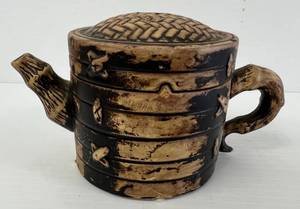 lot 143 image: Vintage Japanese Pottery Tea Pot With Oriental Design With Lid  3 x 6