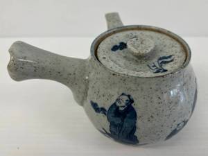 lot 145 image: Vintage Japanese Pottery Tea Pot With Oriental Design With Lid  3 12 x 6 (No Cracks Or Chips)