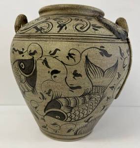 lot 148 image: Vintage Japanese Pottery Vase With Oriental Fish Design 12 12 T x 11 12 W (No Cracks Or Chips)