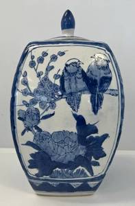 lot 157 image: Vintage 14 x 7 Japanese Pottery Blue And White Vase With Lid (No Cracks Or Chips)