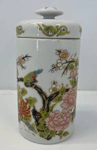 lot 163 image: Japanese Porcelain Ginger Jar With Lid And Ornate Oriental Raised Floral Design 8 12 x 4 (No Cracks Or Chips)