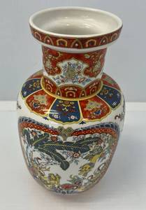 lot 168 image: Vintage Ardalt Chineserie Made In Italy Porcelain Vase With Oriental Design 10 x 6 (No Cracks Or Chips)