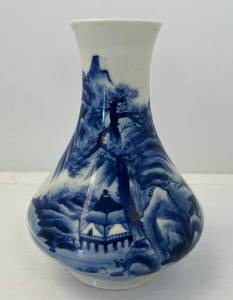 lot 177 image: Very Old Japanese Porcelain Blue And White Vase With Oriental Design (Good Markings On Bottom) 7 12 x 6 (No Cracks Or Chips)
