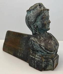 lot 190 image: Antique French Cast Iron Firedog 8 x 9