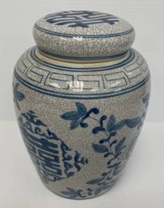 lot 205 image: Large Blue And White Crackle Finish Pocelain Jar With Lid