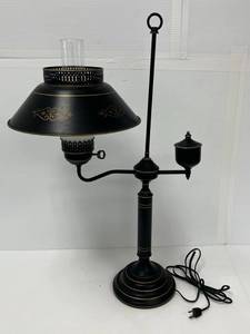 lot 217 image: Antique Metal Decorative Table Lamp 28T x 18W