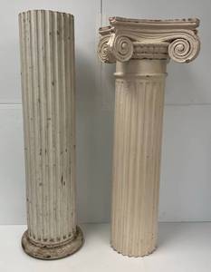 lot 219 image: Two Antique Decorative Wooden Pillars Roughly 38 Tall