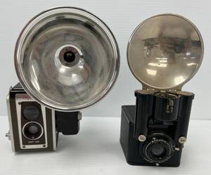 lot 233 image: Antique Kodak Cameras Including Very Old Brownie And Kodak Duo-flex IV
