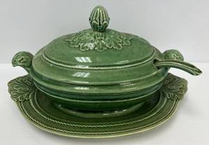 lot 245 image: Vintage ( RARE ) Bombay Serving Pot With Tray And Spoon (Some Crazing On Inside Of Bowl)