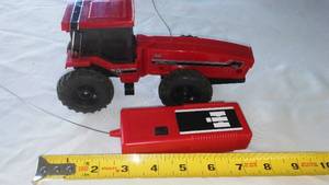 lot 3 image: International Harvester 6388 Remote Control -Tractor