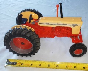 lot 8 image: Case - O - Matic 800 Tractor.