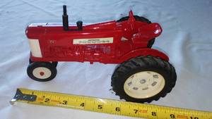 lot 13 image: Farmall International Harvester 350 Tractor