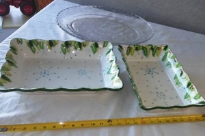 lot 15 image: (3) Gorgeous Christmas Trays