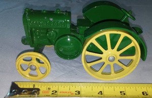 lot 57 image: JOHN DEERE Steel Wheel Tractor No. 612