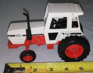 lot 66 image: 3 Case 2290 Tractor No. 1202S