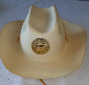 lot 85 image: Cowboy Hat Kids Hard Plastic  Vintage, Deputy