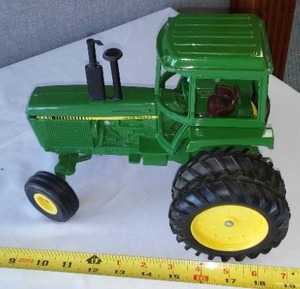lot 100 image: John Deere 4250 Tractor