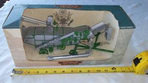 lot 102 image: John Deere 1938 Thrasher - New In Box,